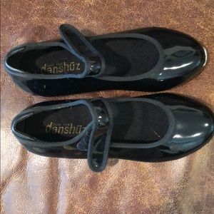 Patent leather tap shoes